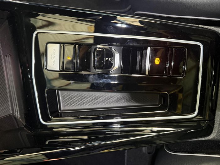 2025 Volkswagen Golf 110TSI R-Line