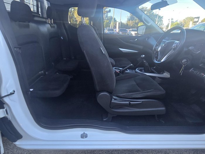 2017 Nissan Navara RX D23 Series 2 4x2 Polar White