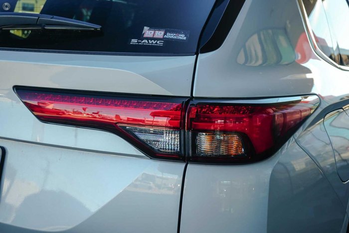 2025 Mitsubishi Outlander PHEV Exceed Tourer ZM MY24 AWD White Diamond with Black Mica Roof