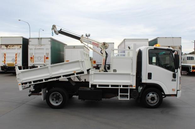 2011 Isuzu Npr300
