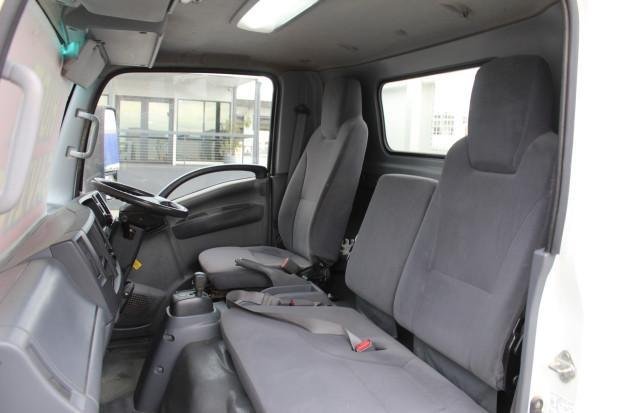 2011 Isuzu Npr300