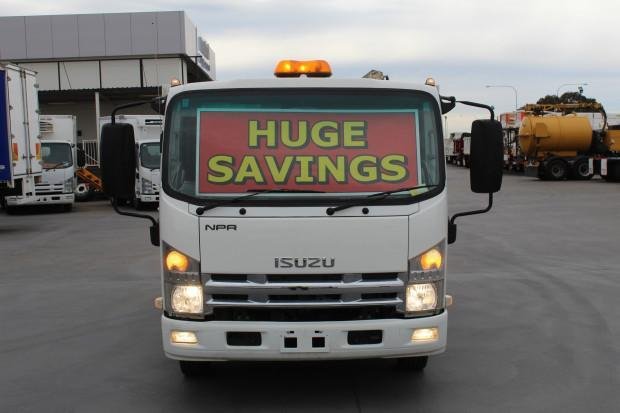 2011 Isuzu Npr300