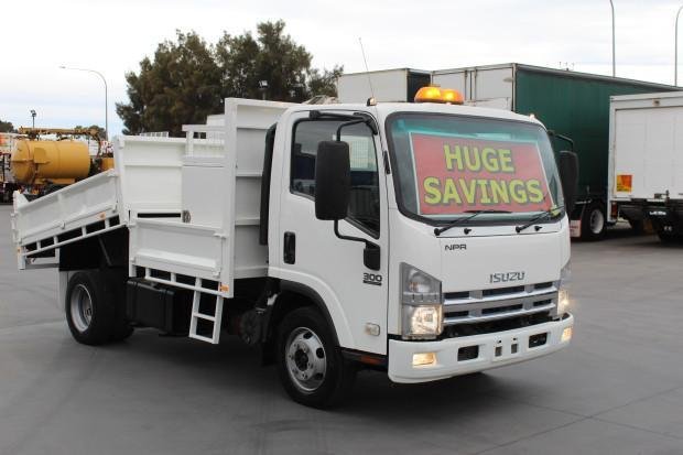 2011 Isuzu Npr300