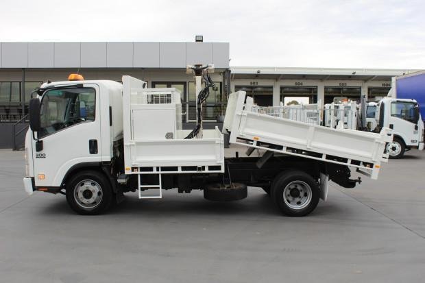 2011 Isuzu Npr300