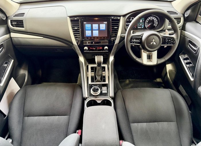 2025 Mitsubishi Pajero Sport GLX
