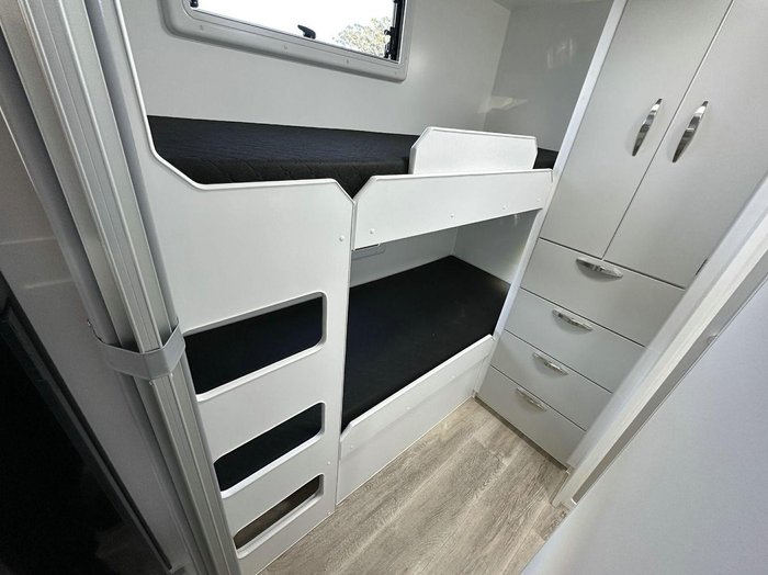 2025 Supreme 2160_C_K2e13b_T Sunray 21'6 2 Bunk