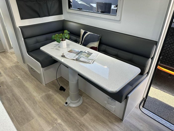 2025 Supreme 2160_C_K2e13b_T Sunray 21'6 2 Bunk