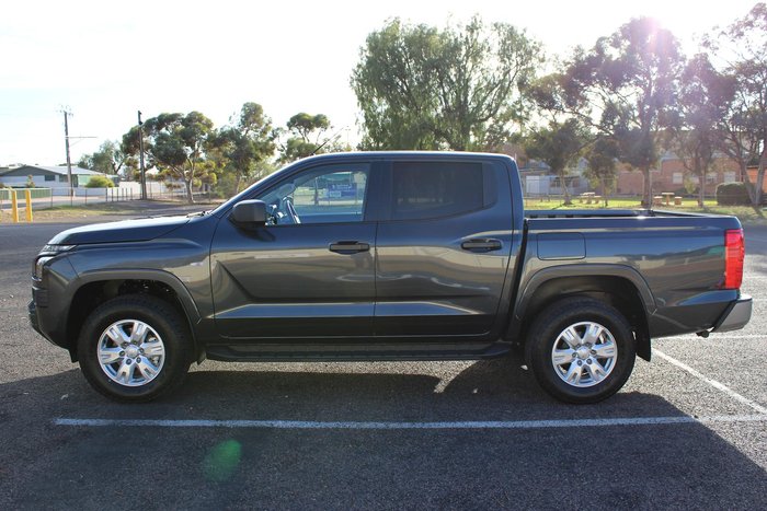 2025 Mitsubishi Triton GLX+