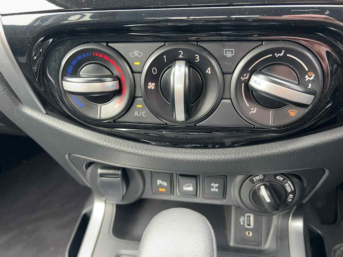 2024 Nissan Navara ST