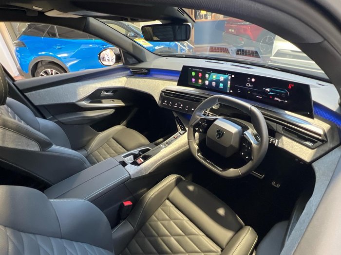 2025 Peugeot 5008 GT Premium Hybrid