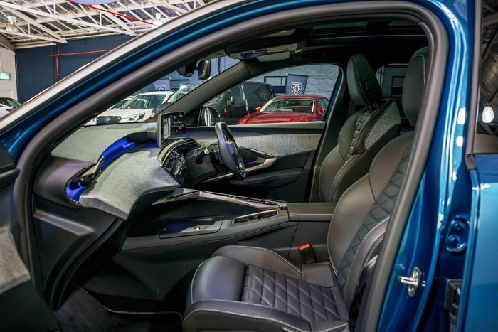 2025 Peugeot 5008 GT Premium Hybrid