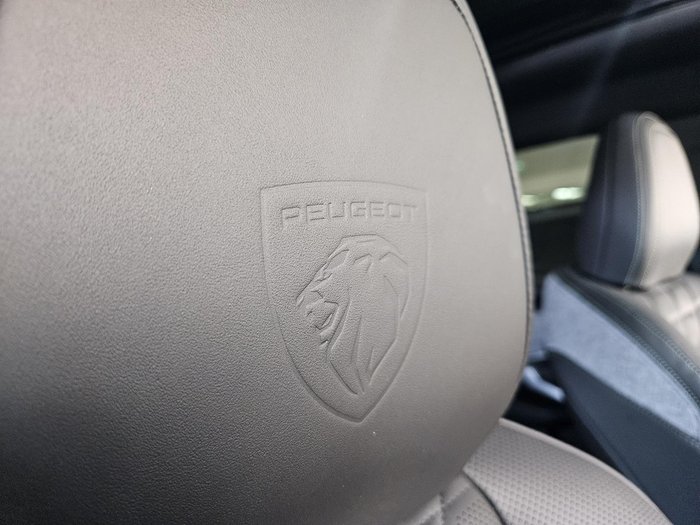 2025 Peugeot 5008 GT Premium Hybrid