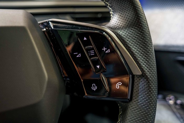 2025 Peugeot 5008 GT Premium Hybrid