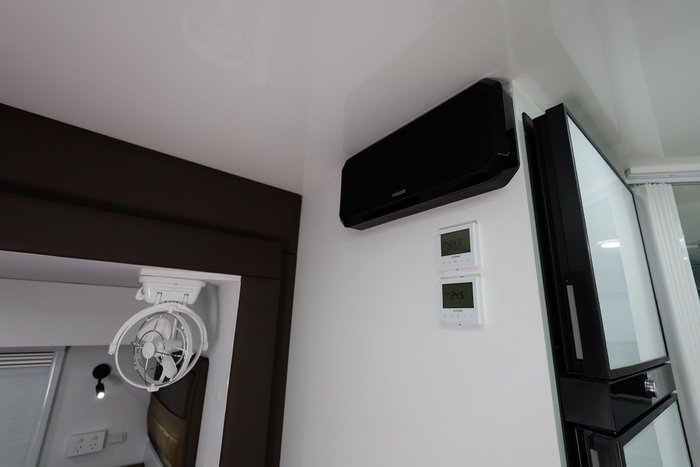 2025 Legend Caravans Tycoon Slider 28Ft - Triaxle - Family Van 2-Bunk