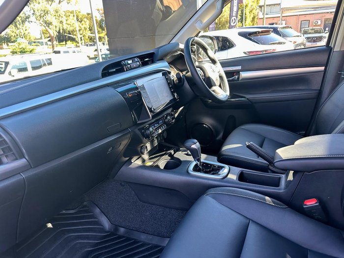 2025 Toyota Hilux SR5 48V GUN126R 4X4 Dual Range Stunning Silver