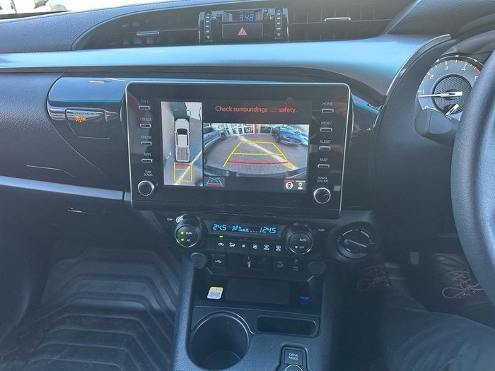 2025 Toyota Hilux SR5 48V