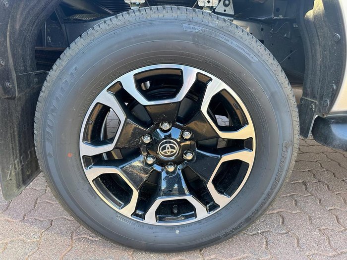 2025 Toyota Hilux SR5 48V GUN126R 4X4 Dual Range Stunning Silver