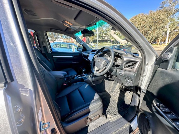 2025 Toyota Hilux SR5 48V GUN126R 4X4 Dual Range Stunning Silver