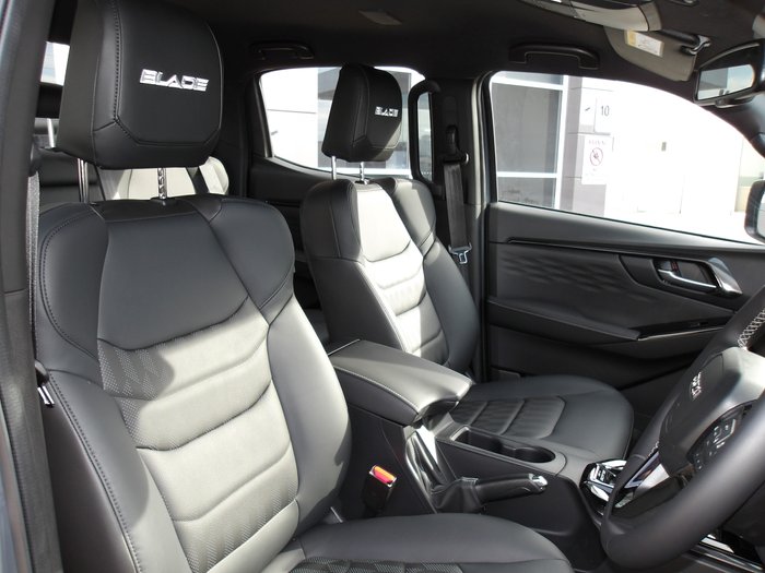 2024 Isuzu D-MAX BLADE