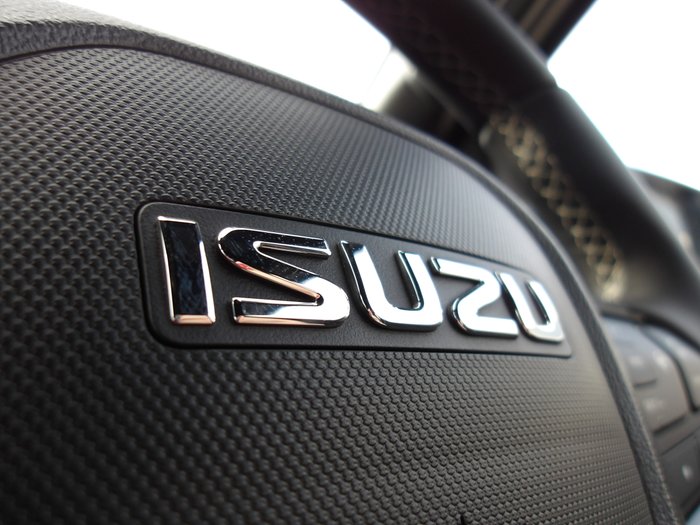 2024 Isuzu D-MAX BLADE