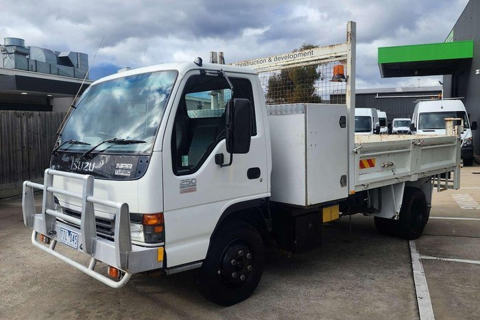 2004 Isuzu N Series NPR 250 White