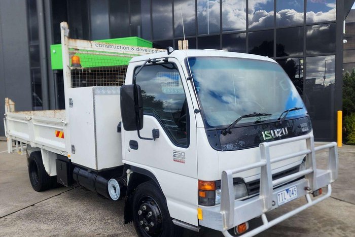 2004 Isuzu N Series NPR 250 White