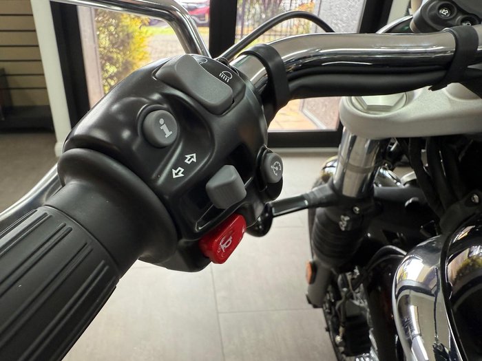 2025 Triumph Bonneville Speedmaster Speedmaster Black