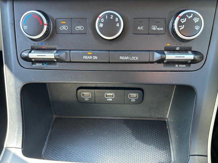 2022 Kia Carnival S
