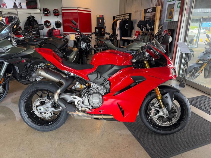 2025 Ducati Panigale V2 S Panigale Red
