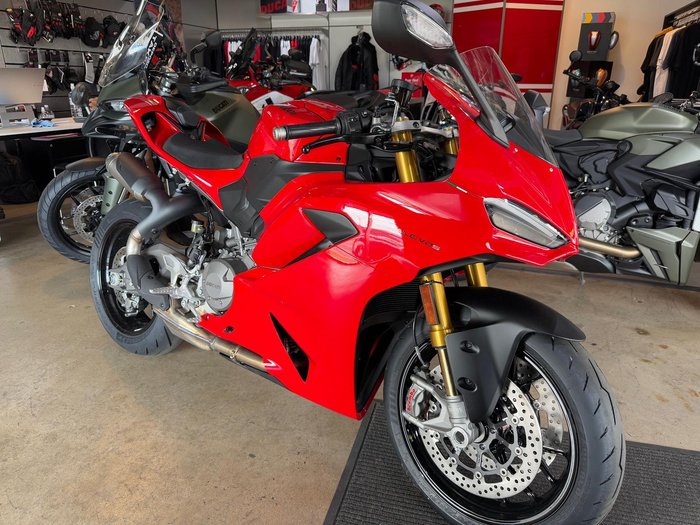 2025 Ducati Panigale V2 S Panigale Red