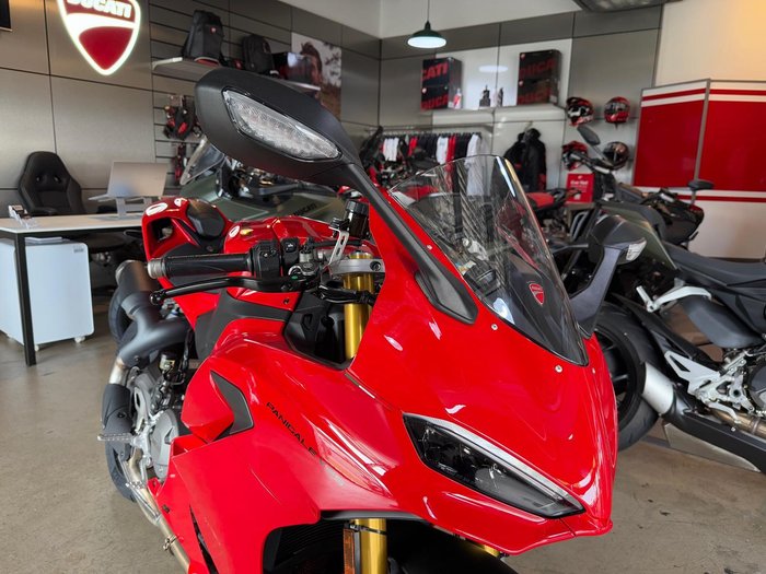 2025 Ducati Panigale V2 S Panigale Red