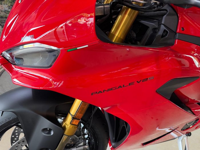 2025 Ducati Panigale V2 S Panigale Red
