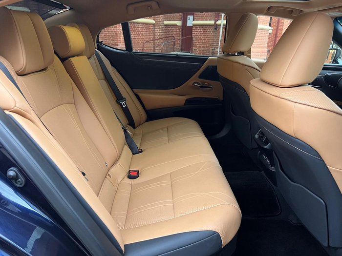 2023 Lexus ES 300h Sports Luxury