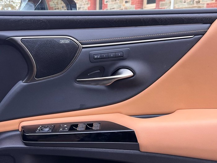 2023 Lexus ES 300h Sports Luxury