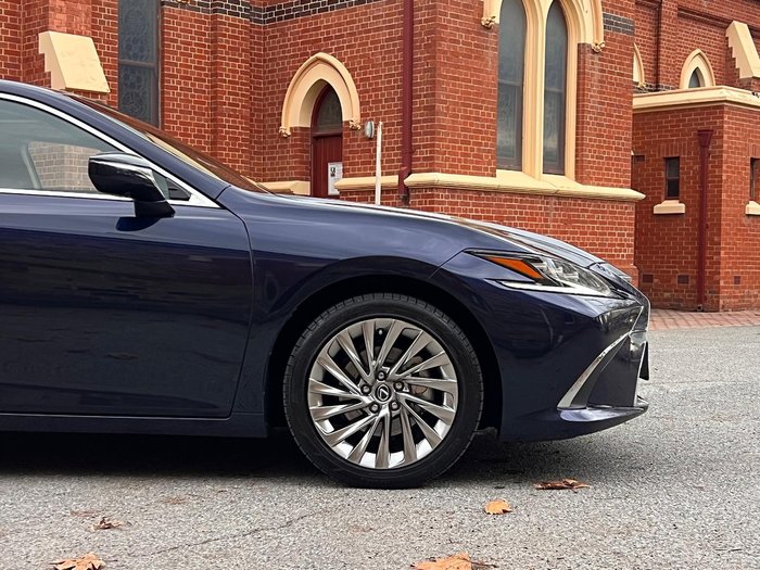 2023 Lexus ES 300h Sports Luxury