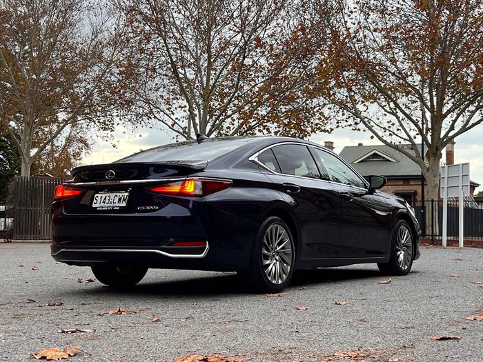 2023 Lexus ES 300h Sports Luxury