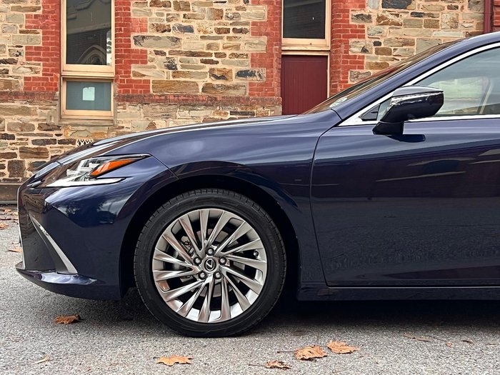 2023 Lexus ES 300h Sports Luxury