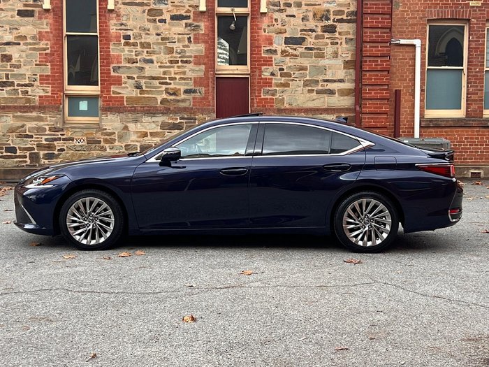2023 Lexus ES 300h Sports Luxury