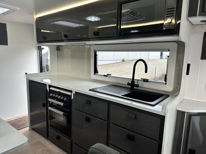 2025 JB Caravans 21'6 Dirt Road Xtreme (Immediate Delivery)