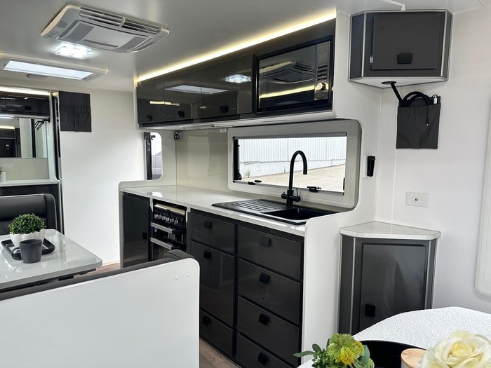 2025 JB Caravans 21'6 Dirt Road Xtreme (Immediate Delivery)