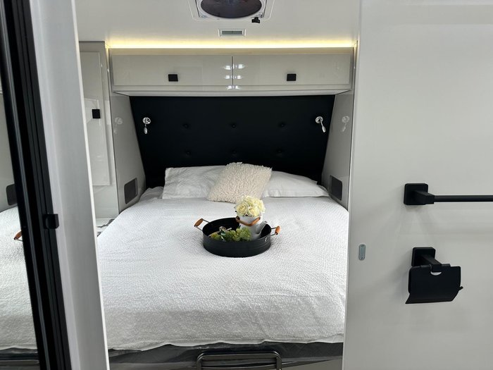 2025 JB Caravans 22'6 Dirt Road Xtreme Rear Club