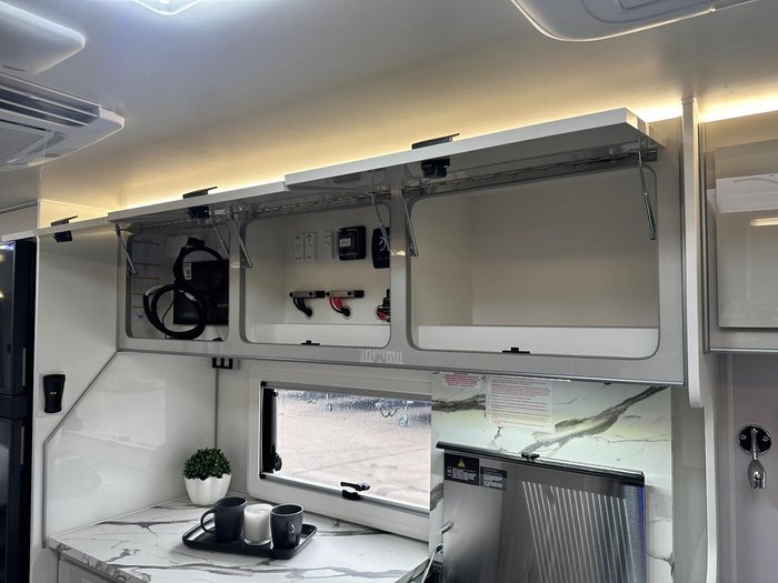 2025 JB Caravans 22'6 Dirt Road Xtreme Rear Club