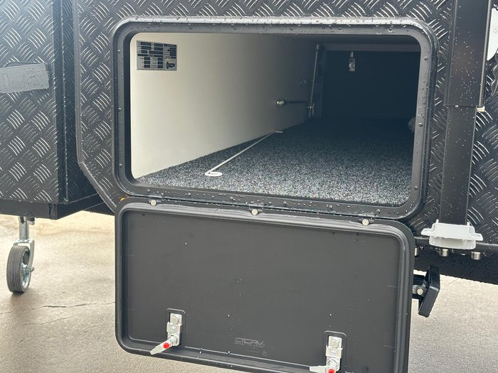 2025 JB Caravans 22'6 Dirt Road Xtreme Rear Club