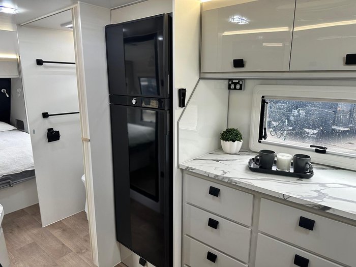 2025 JB Caravans 22'6 Dirt Road Xtreme Rear Club