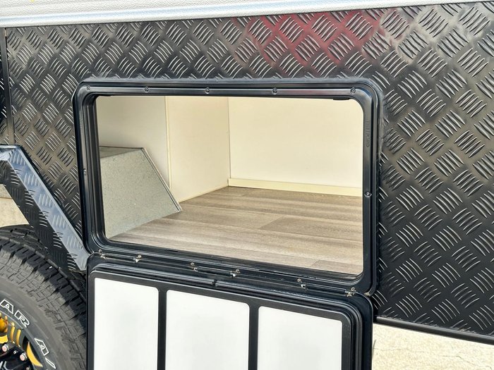 2018 JB Caravans 23' Scorpion Front Club Single/King Bed