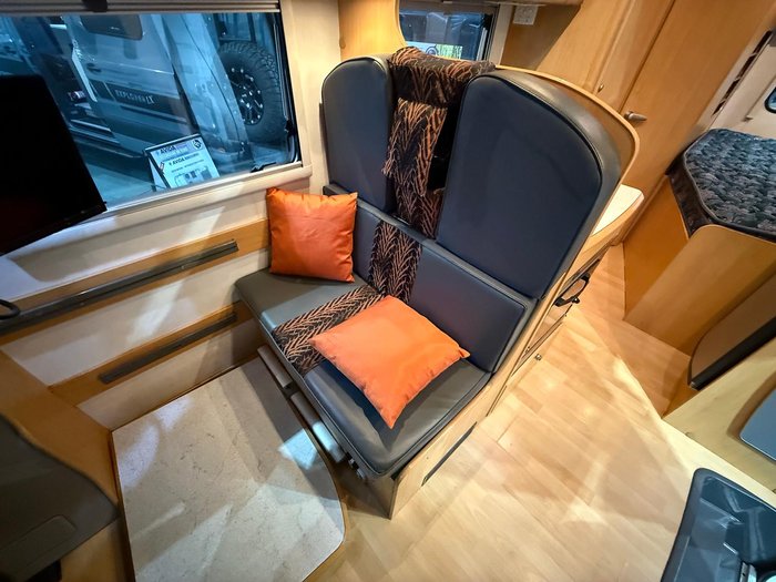 2009 Avan Ovation M3