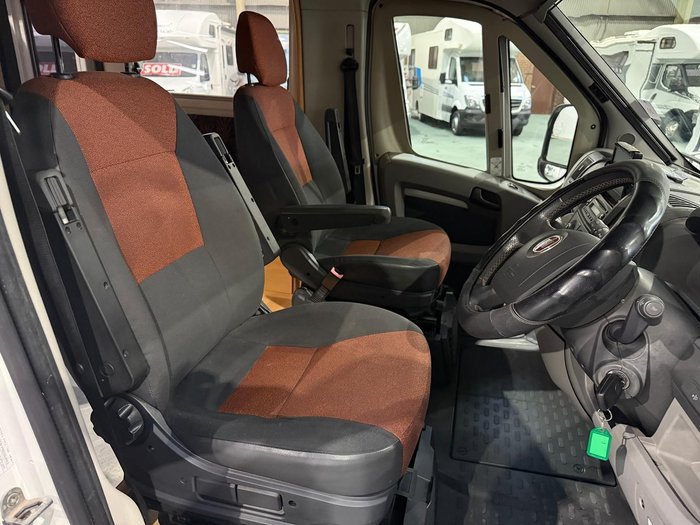 2009 Avan Ovation M3