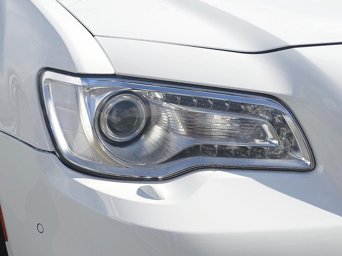 2021 Chrysler 300 SRT Core LX MY21 Bright White