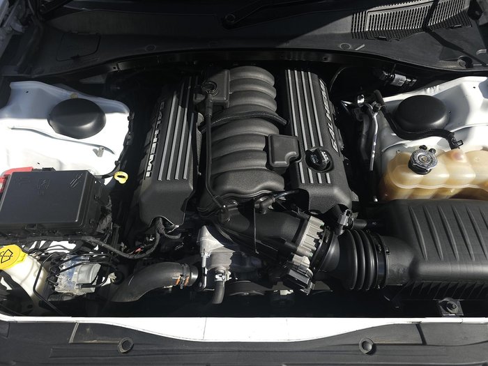 2021 Chrysler 300 SRT Core LX MY21 Bright White