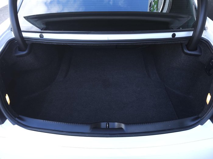 2021 Chrysler 300 SRT Core LX MY21 Bright White